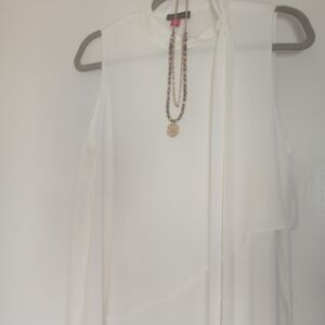 Vince Camuto white tank top Size M with Necklace